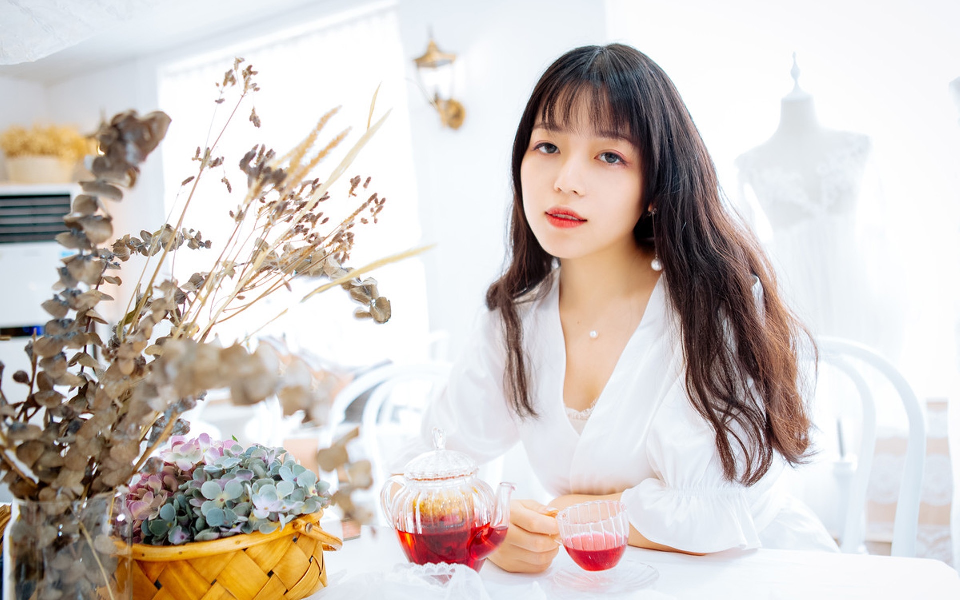 长发飘飘美女高清养眼美图