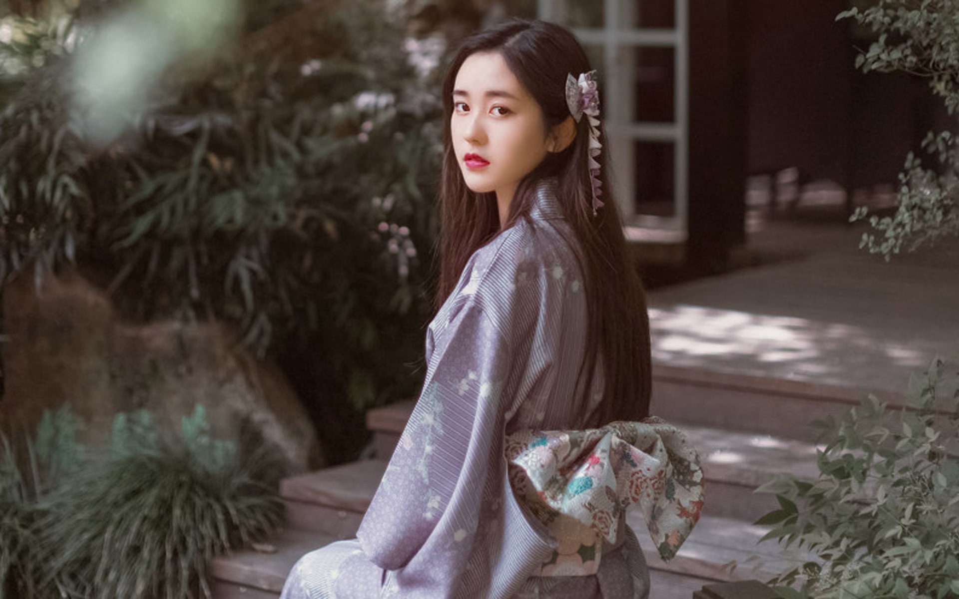 唯美和服美女面带桃花