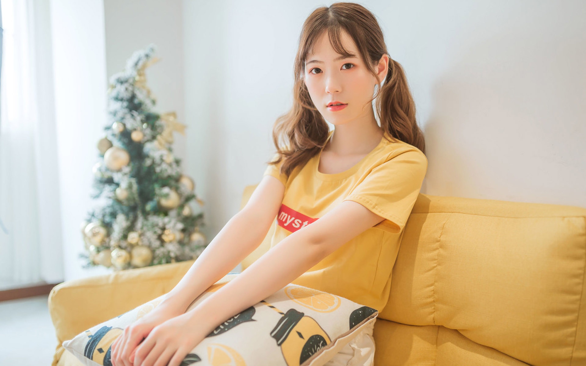 清纯甜美居家美女小姐姐