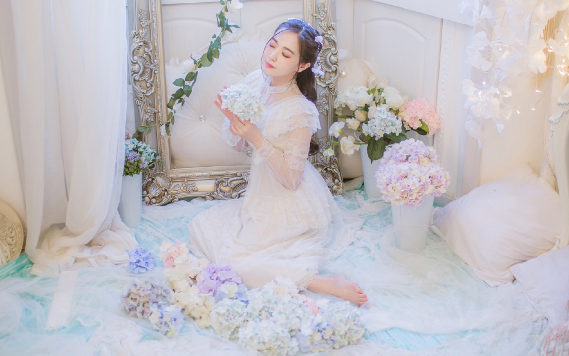 气质美女梦幻蕾丝裙唯美写真