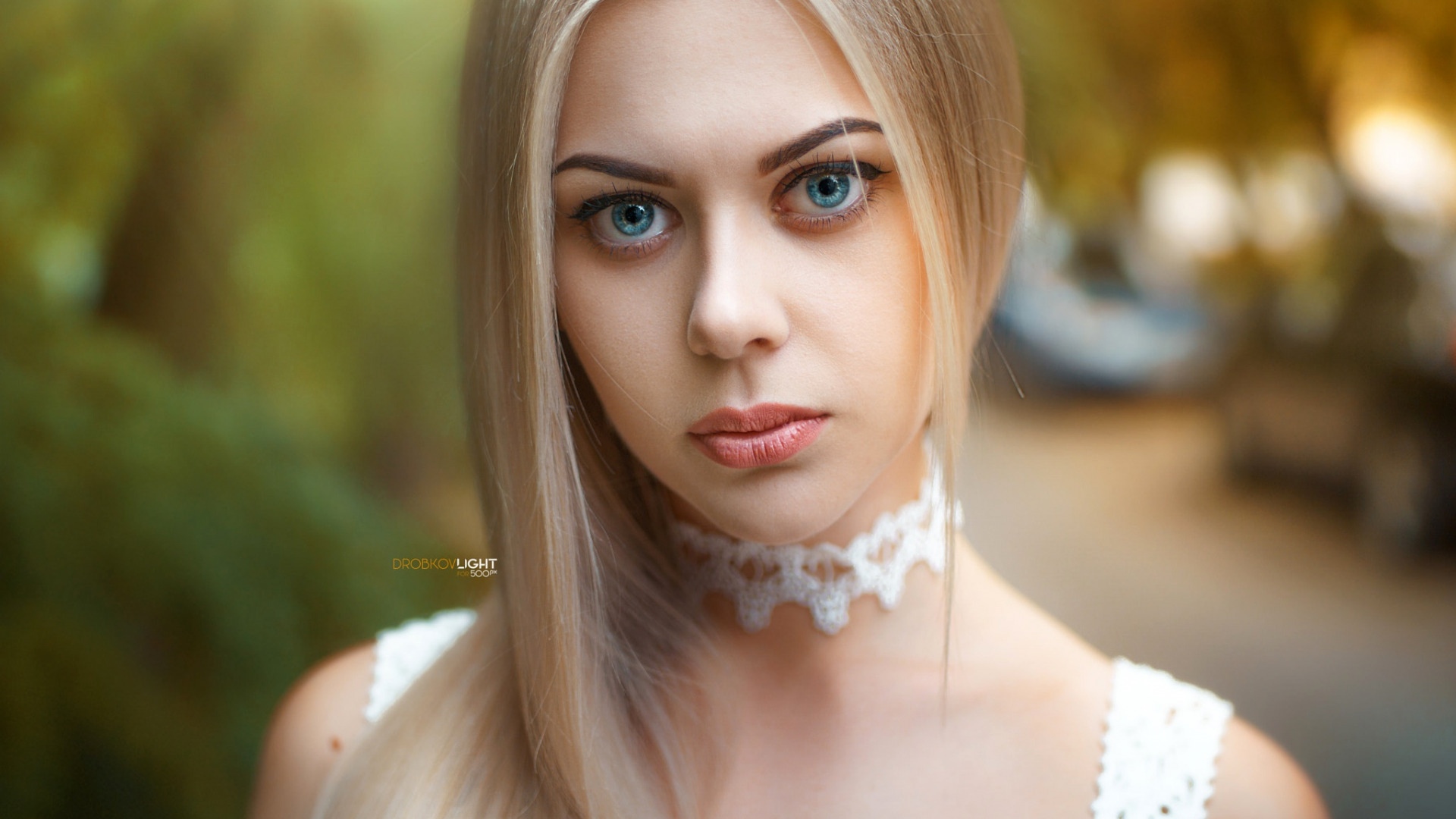 秀人的双腿，性感的翘臀，坚挺的双峰都有的美女