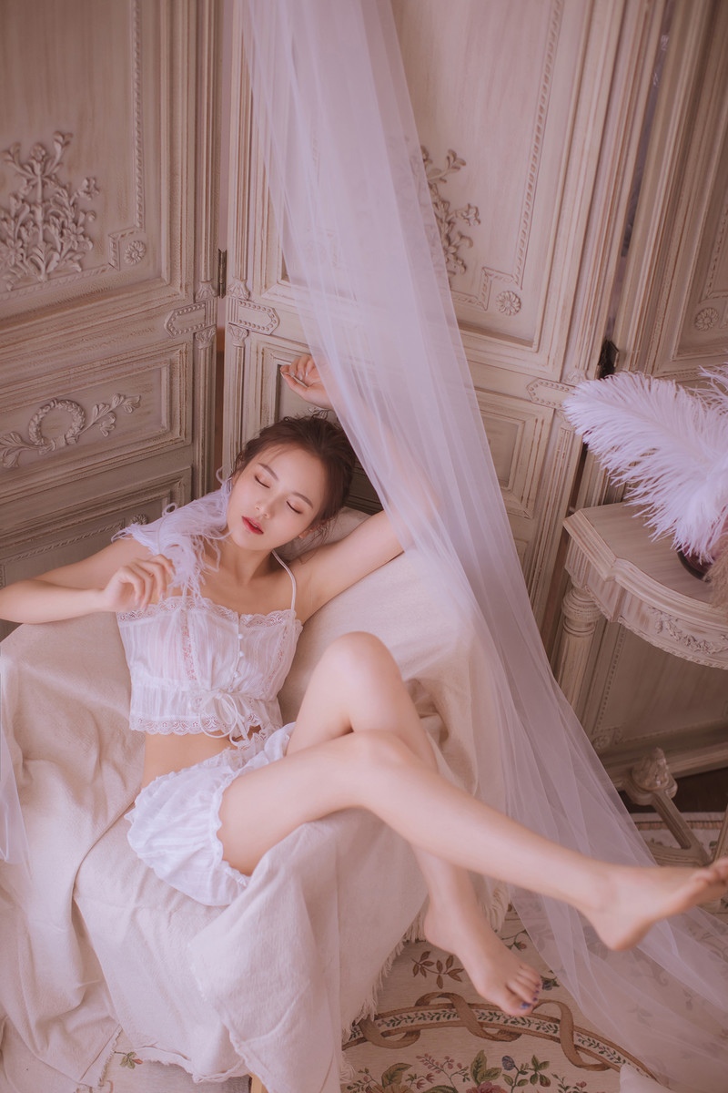 丸子头清纯美居家少女