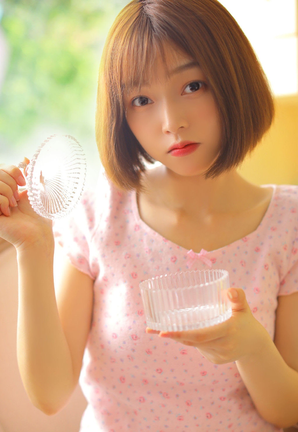 清纯短发居家美女