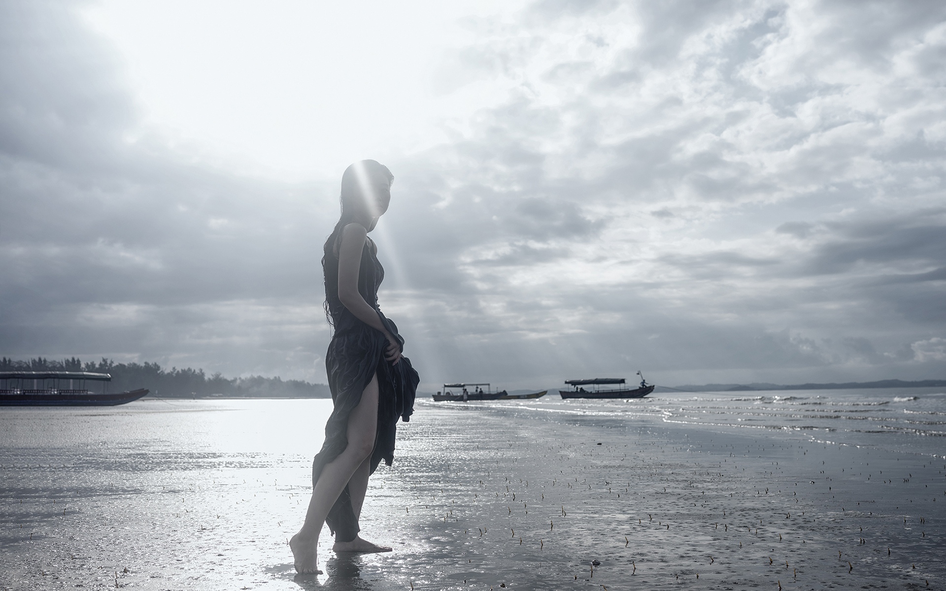等你归航的海边美女