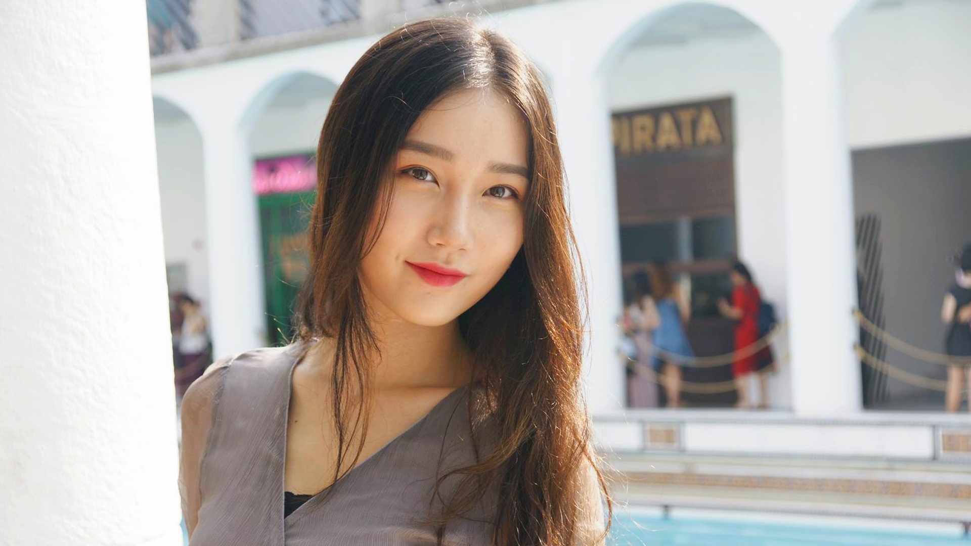 气质美女的休闲午后时光