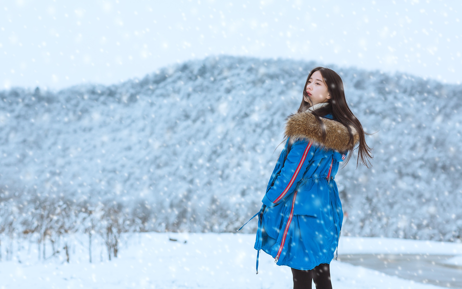 雪地里超凡脱俗的气质美女写真