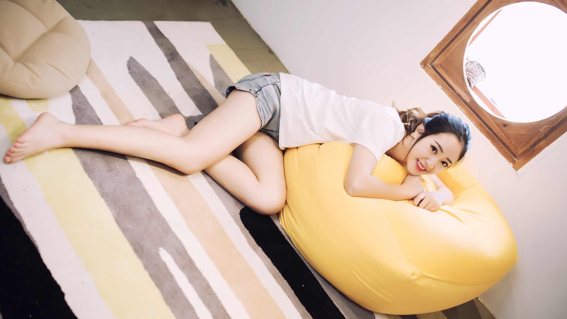 微微一笑很倾城的清纯美女私房写真