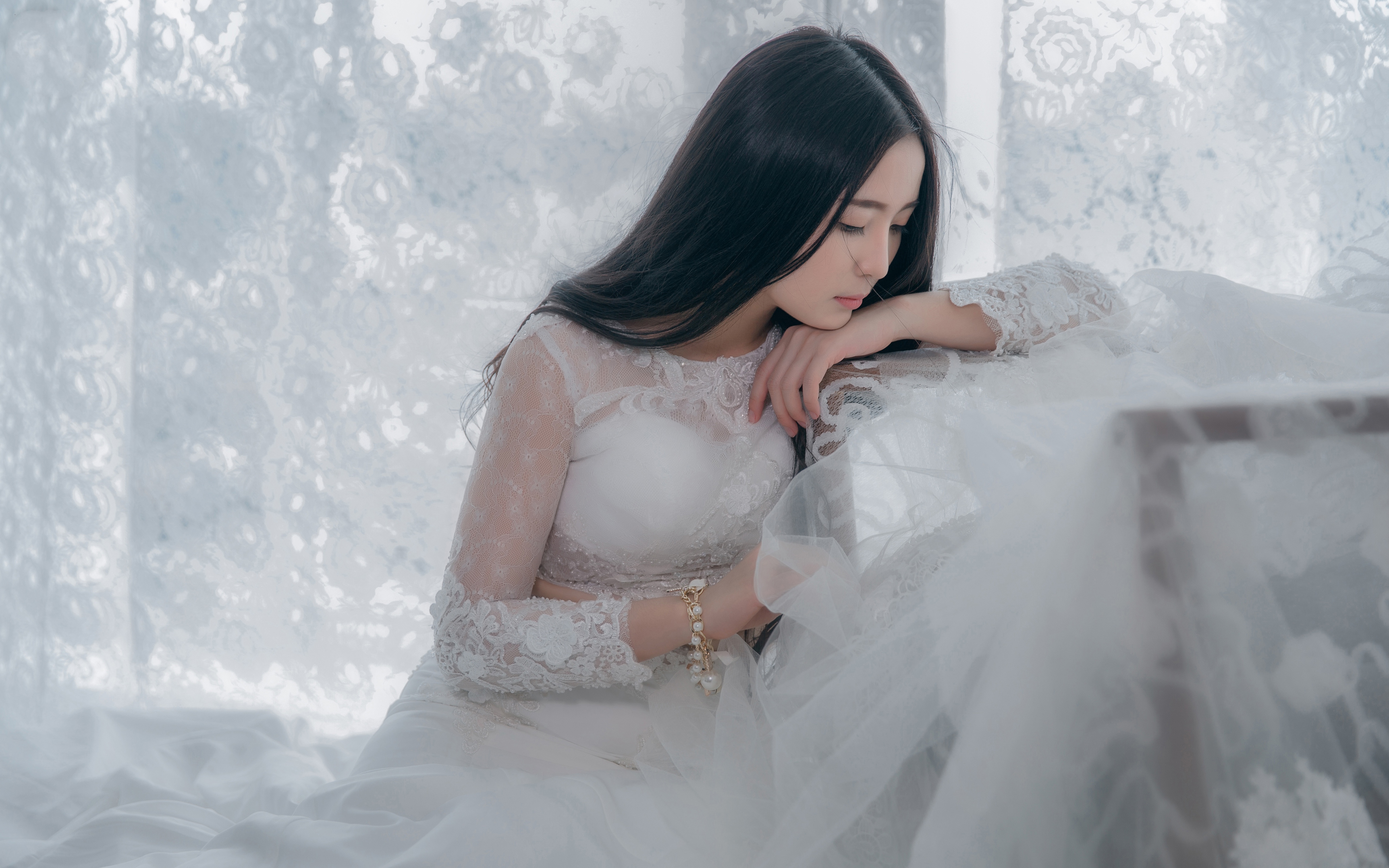 端庄漂亮美女婚纱性感诱人写真