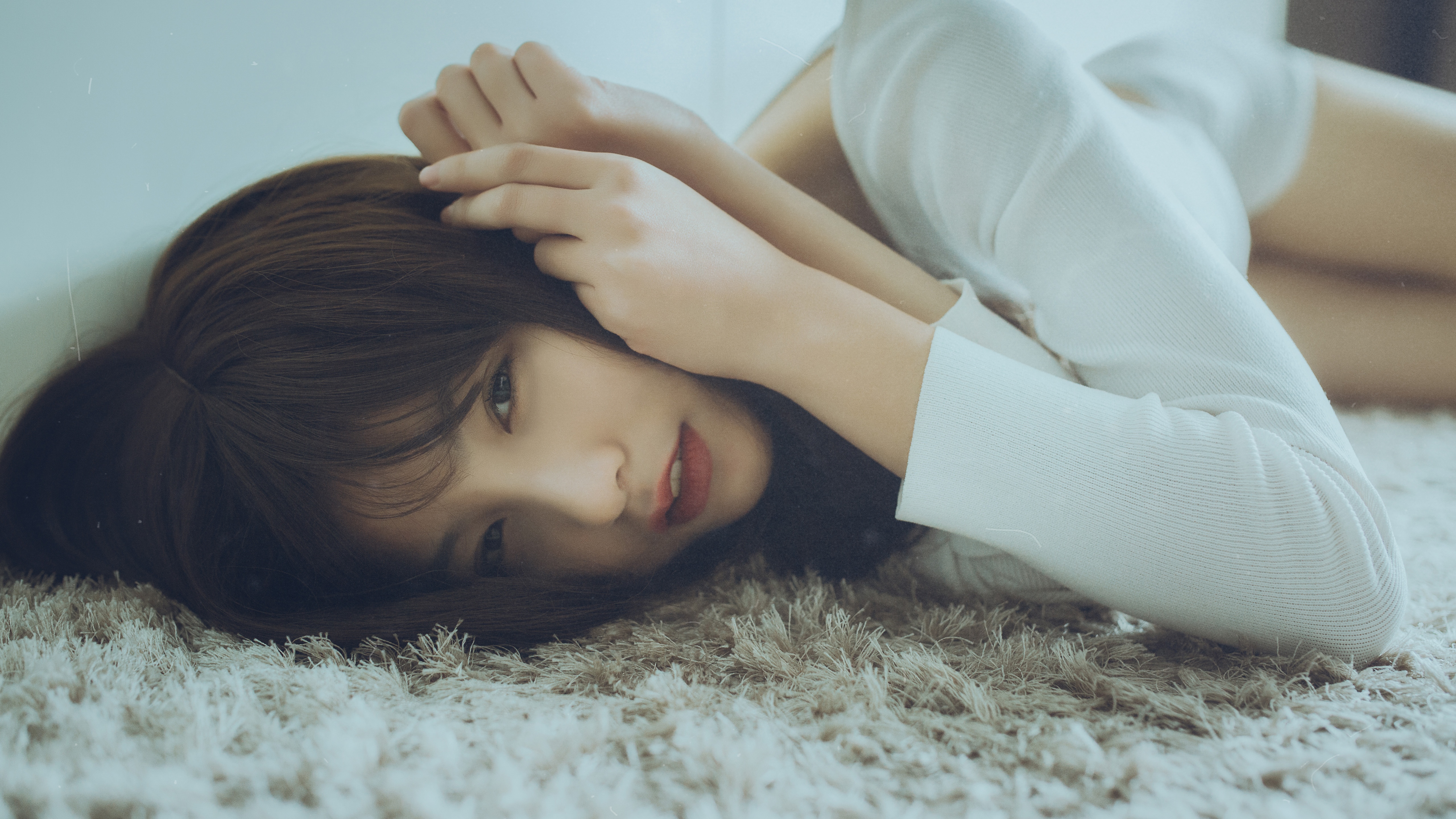 楚楚动人的气质美女写真