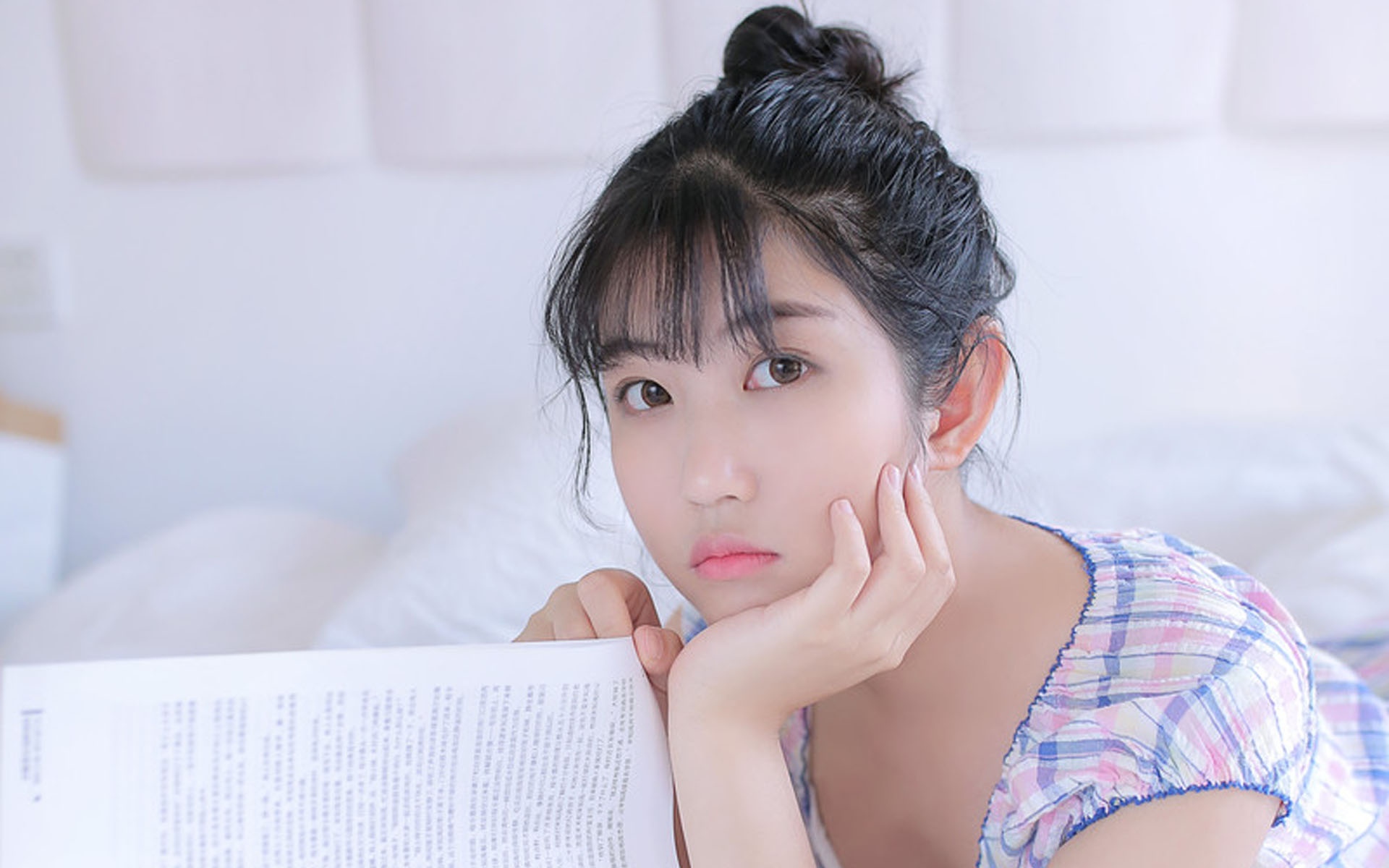 小清新养眼丸子头美女迷人写真