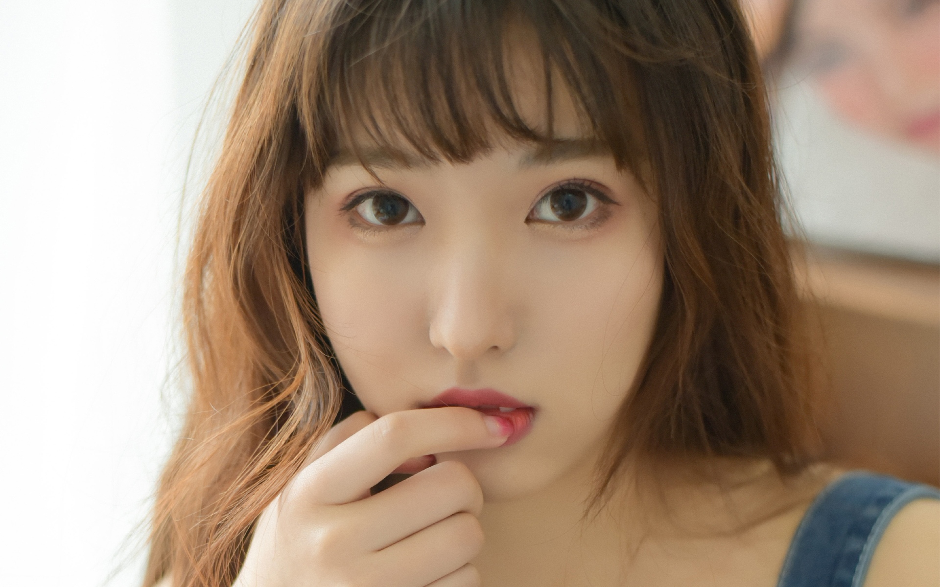 俏丽美人,楚楚动人