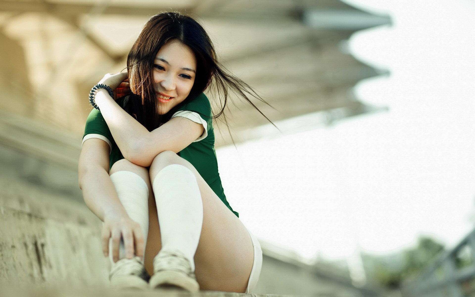 自信迷人的性感美女写真