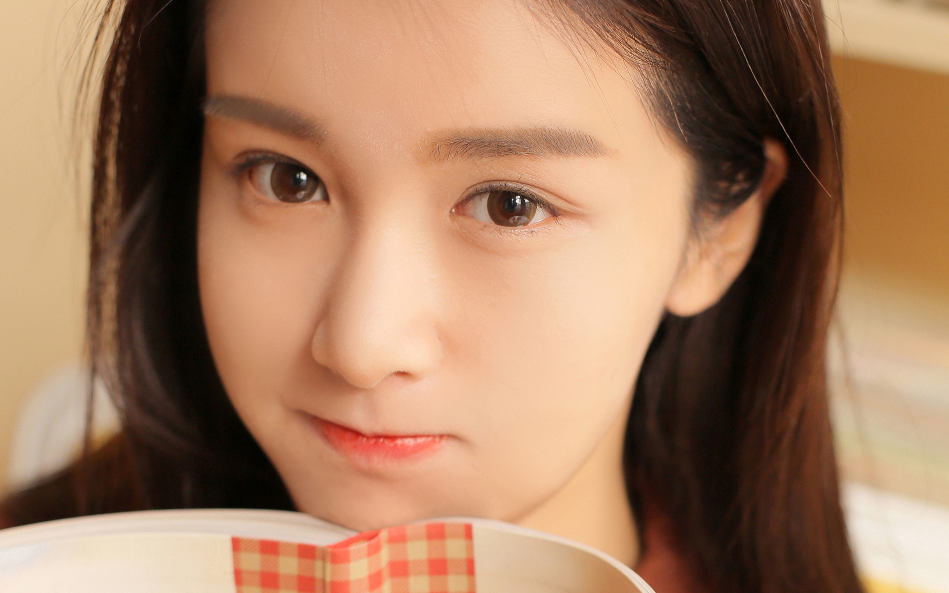清纯美女精致妆容迷人写真