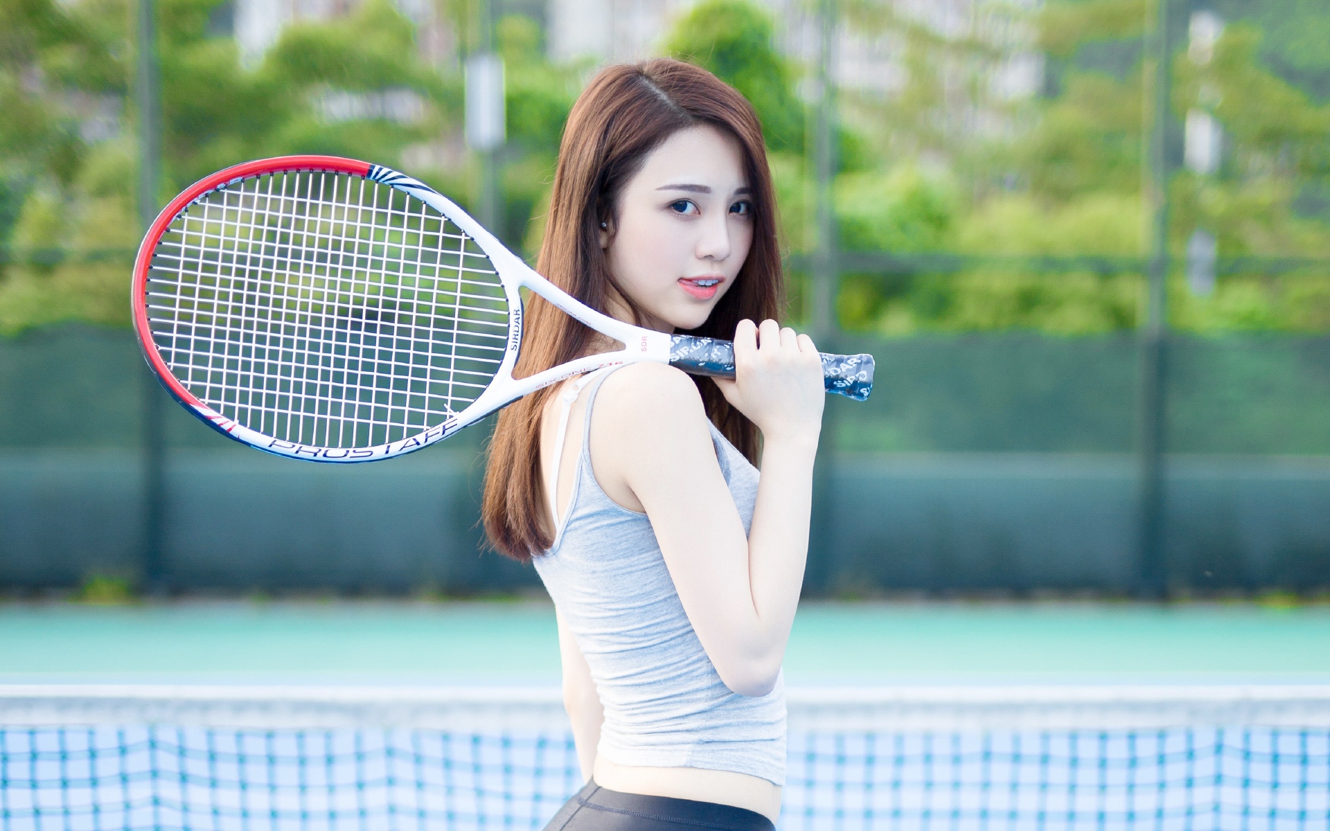 美女吊带背心运动写真