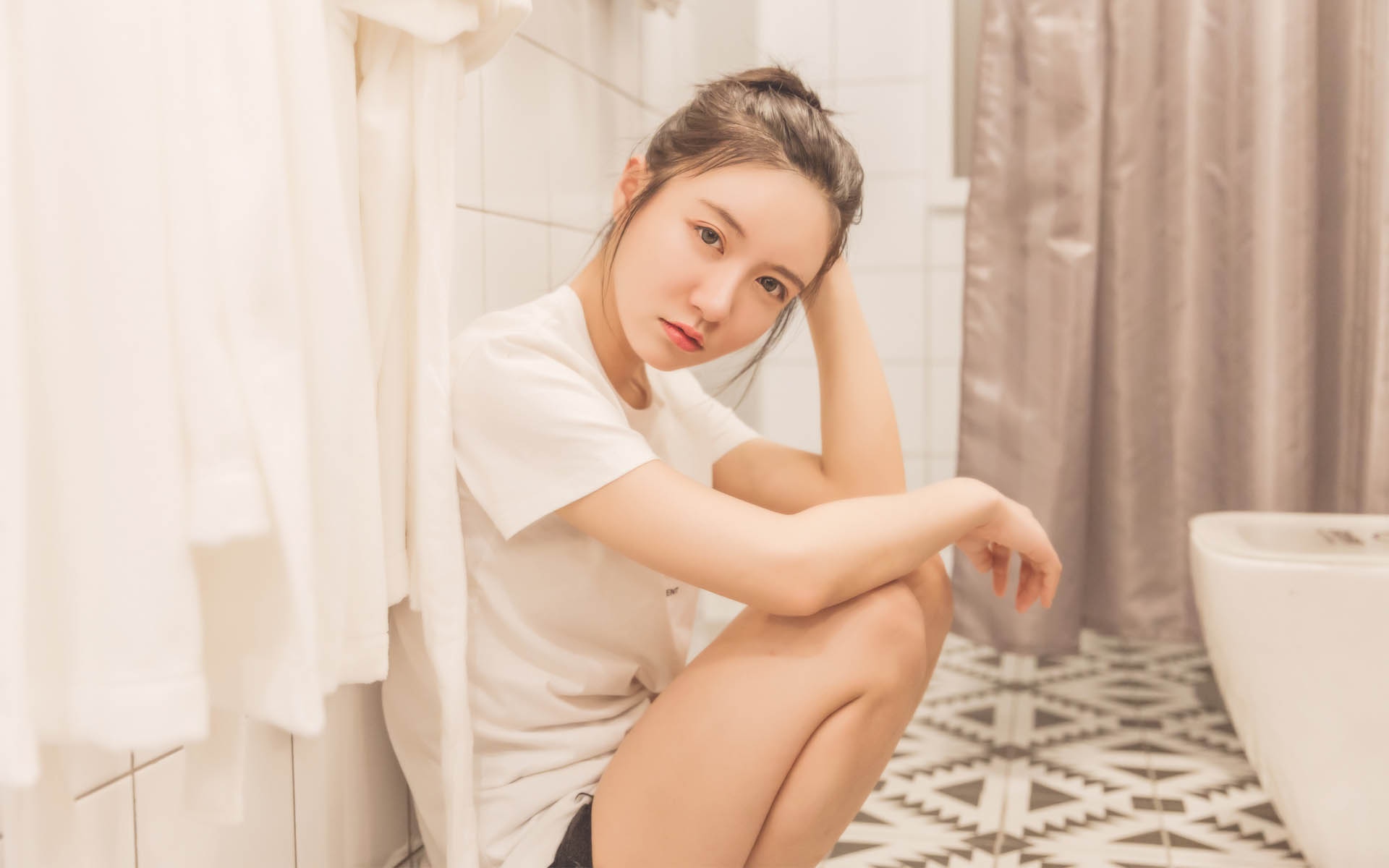 清纯美女浴室写真