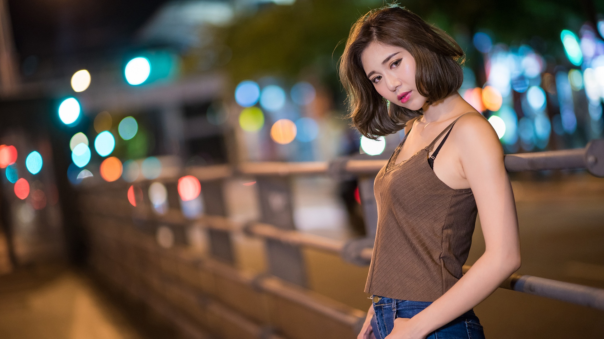夜拍短发美女个性写真