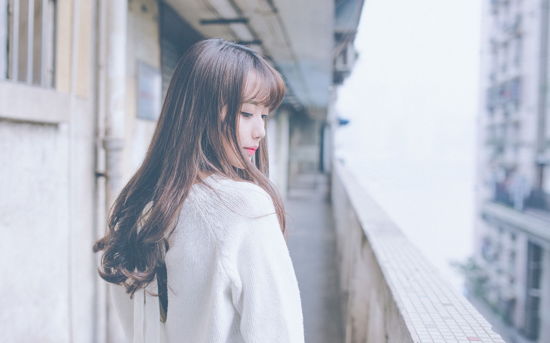 长相甜美美女户外唯美写真