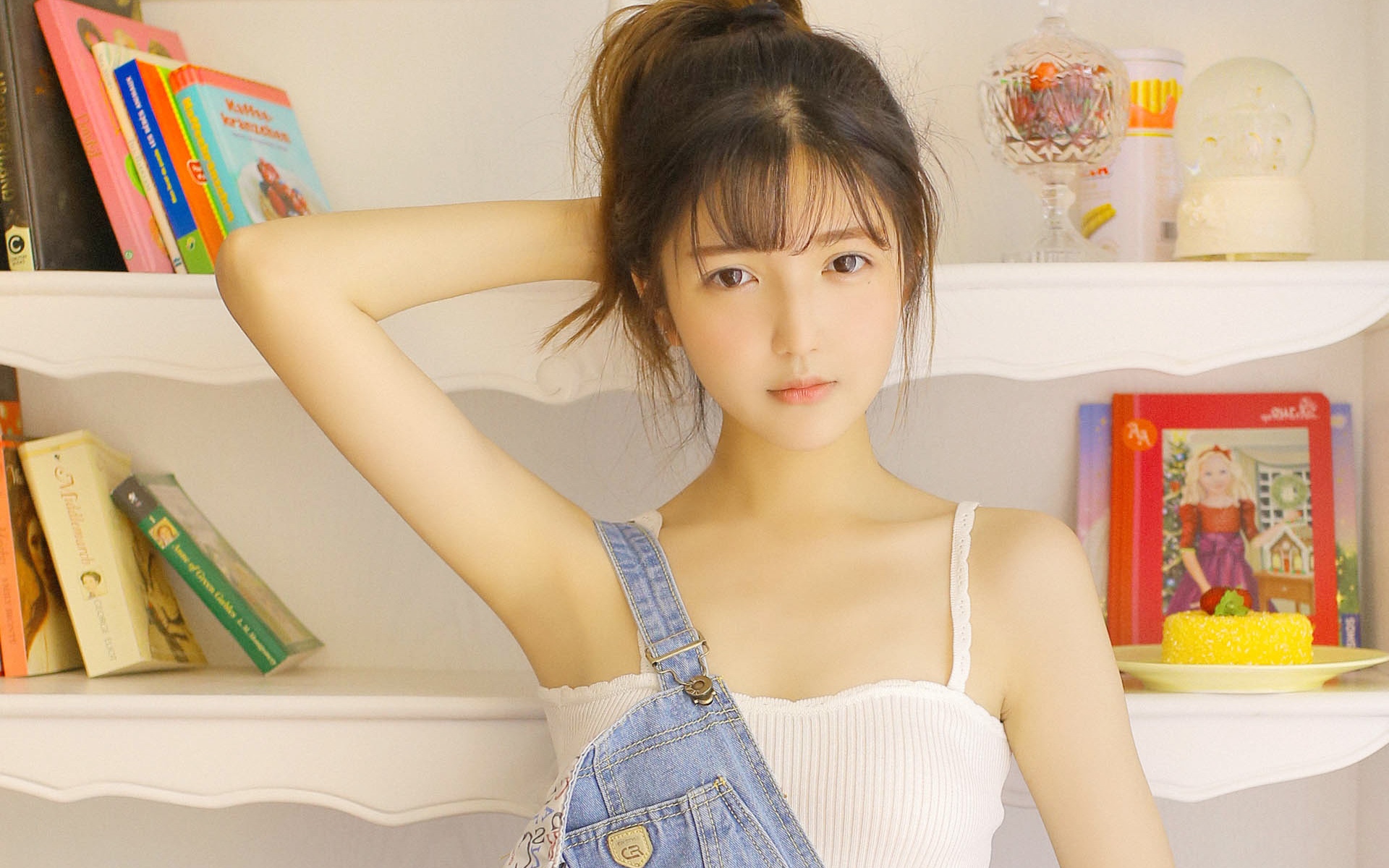唯美清新的吊带女生