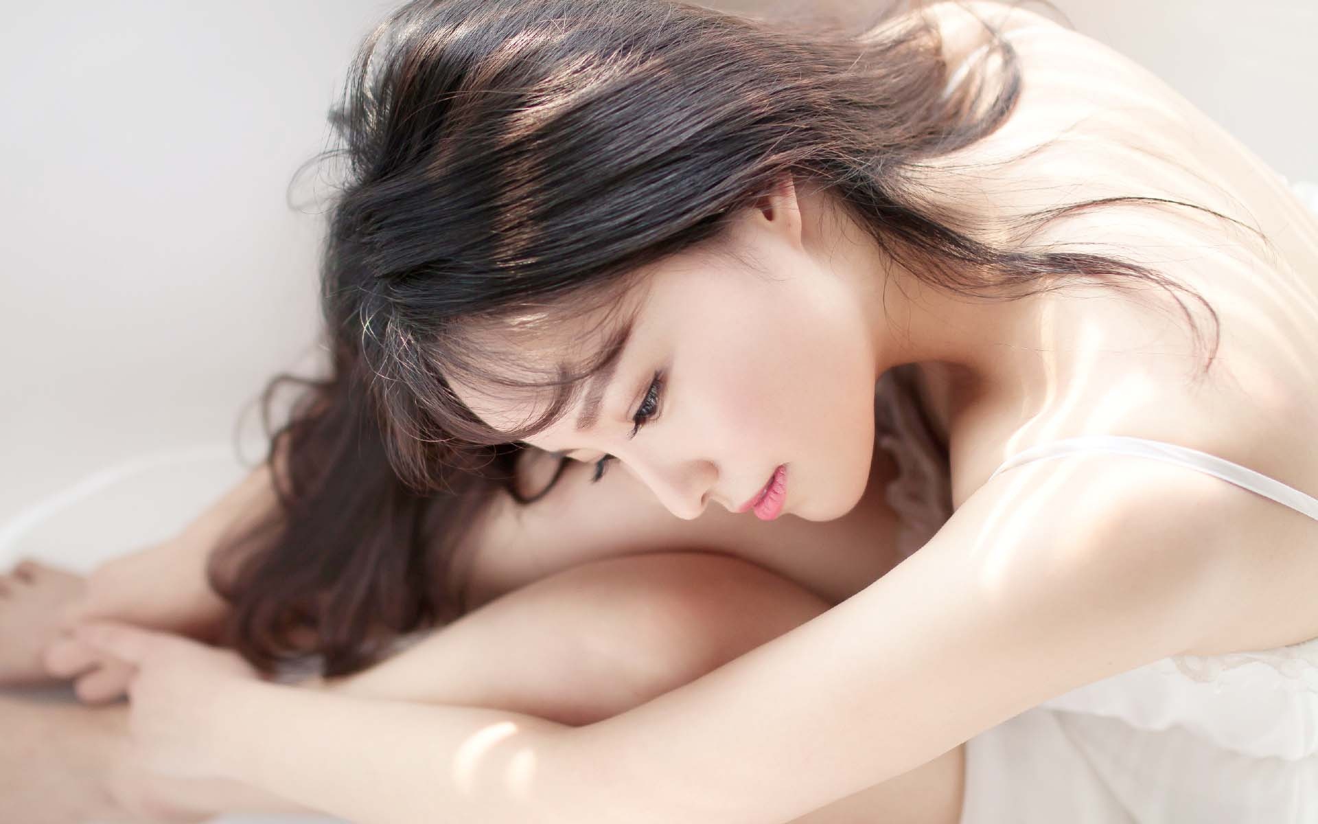 吊带美女浴室唯美写真