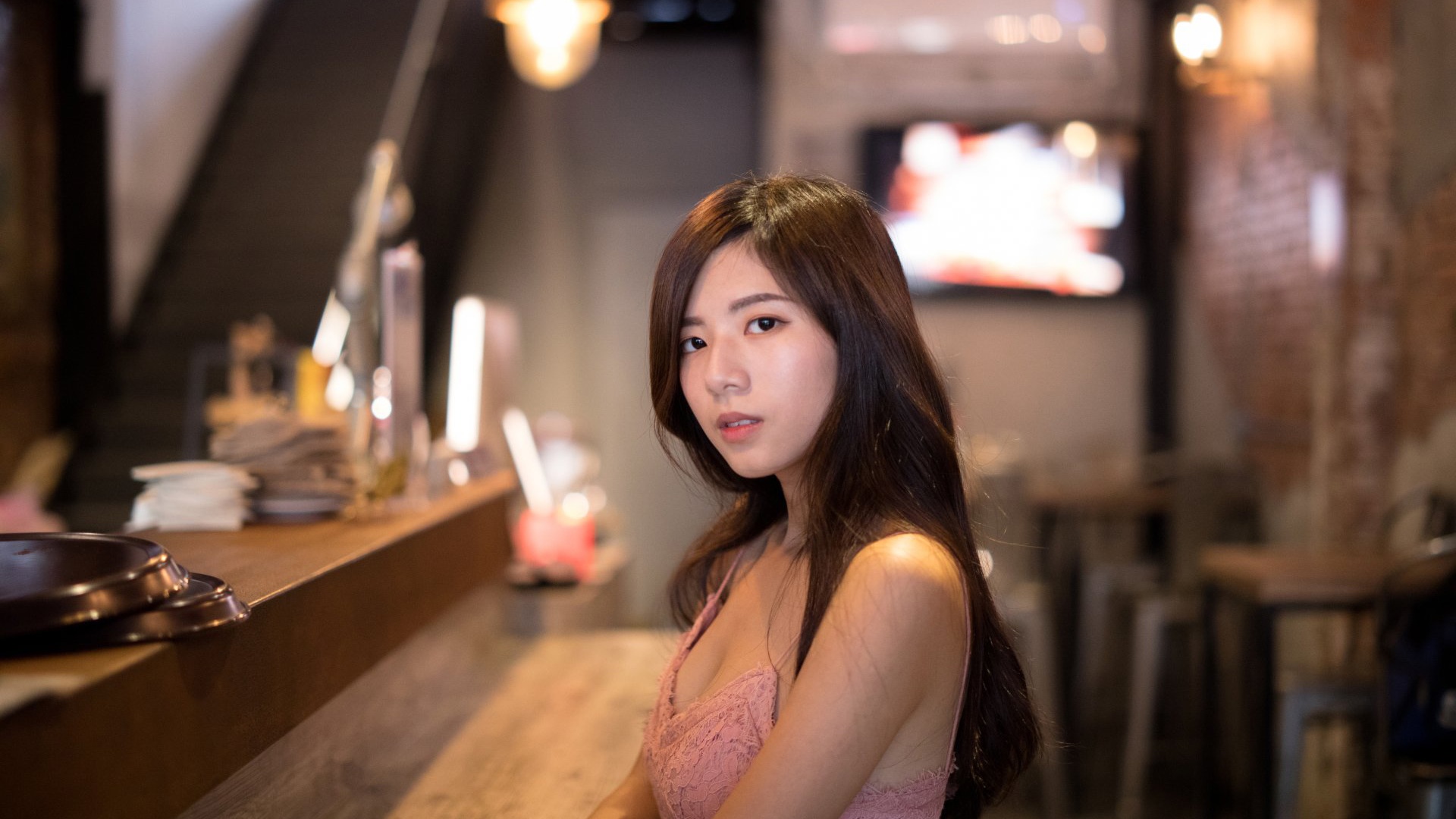 户外美女完美身材迷人写真