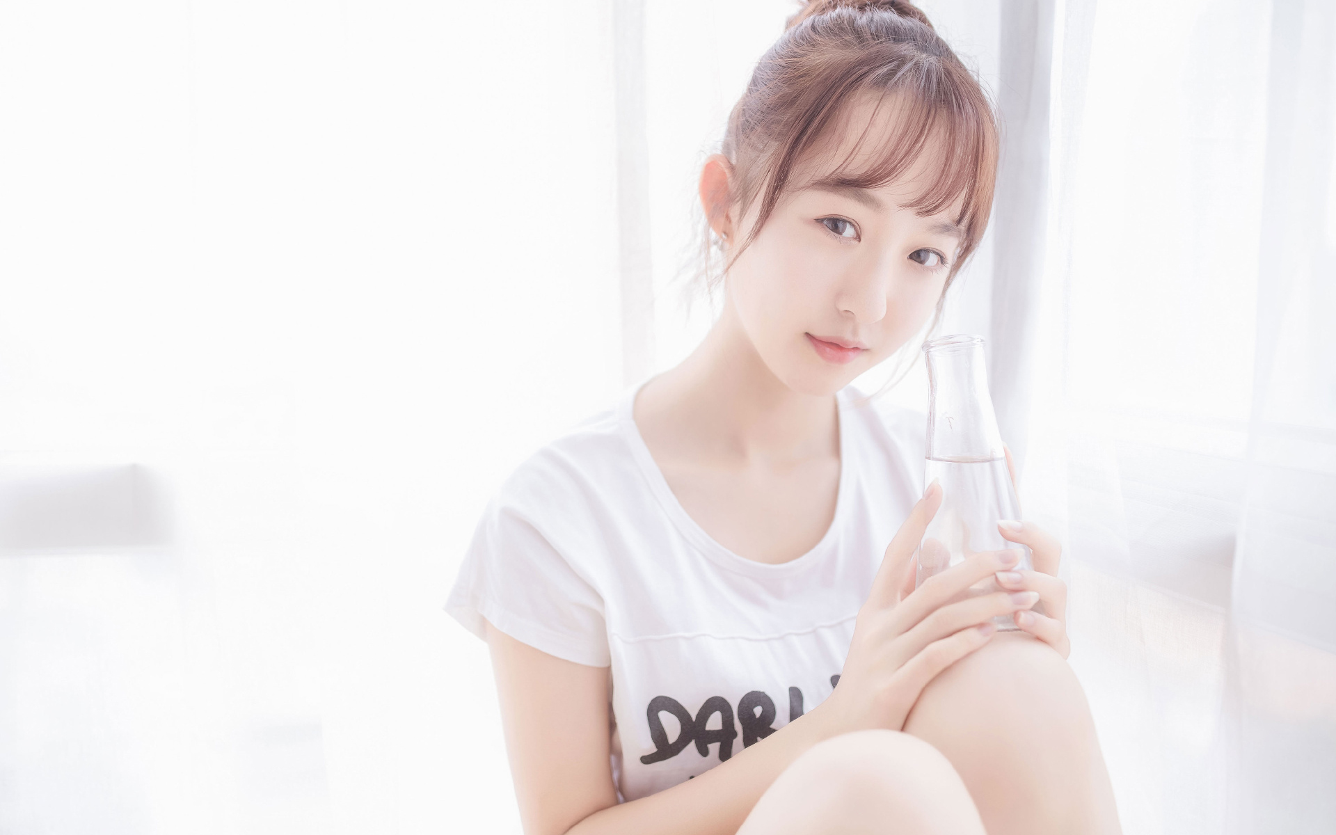 清纯丸子头可爱美少女