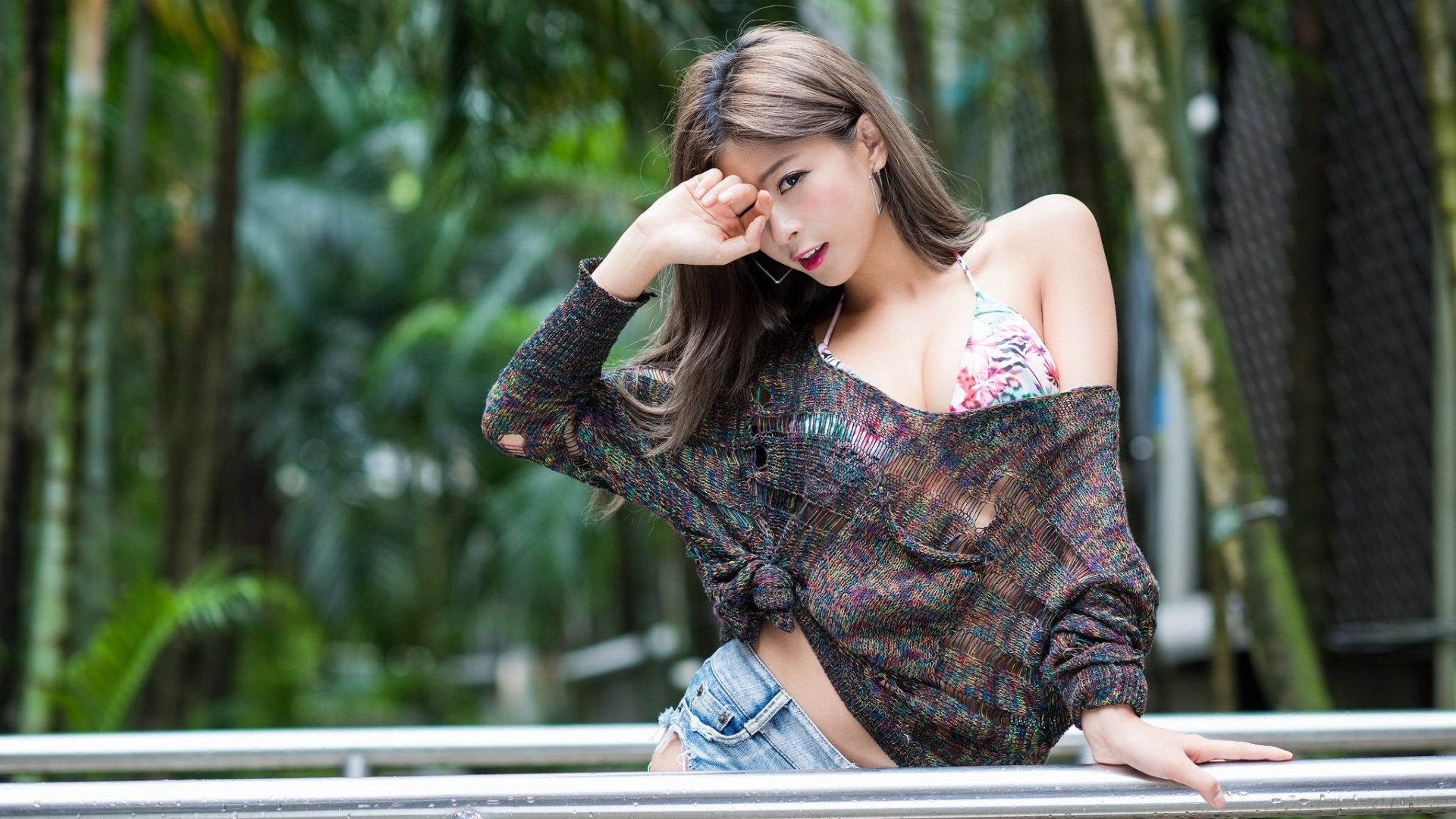 火辣身材美女迷人写真
