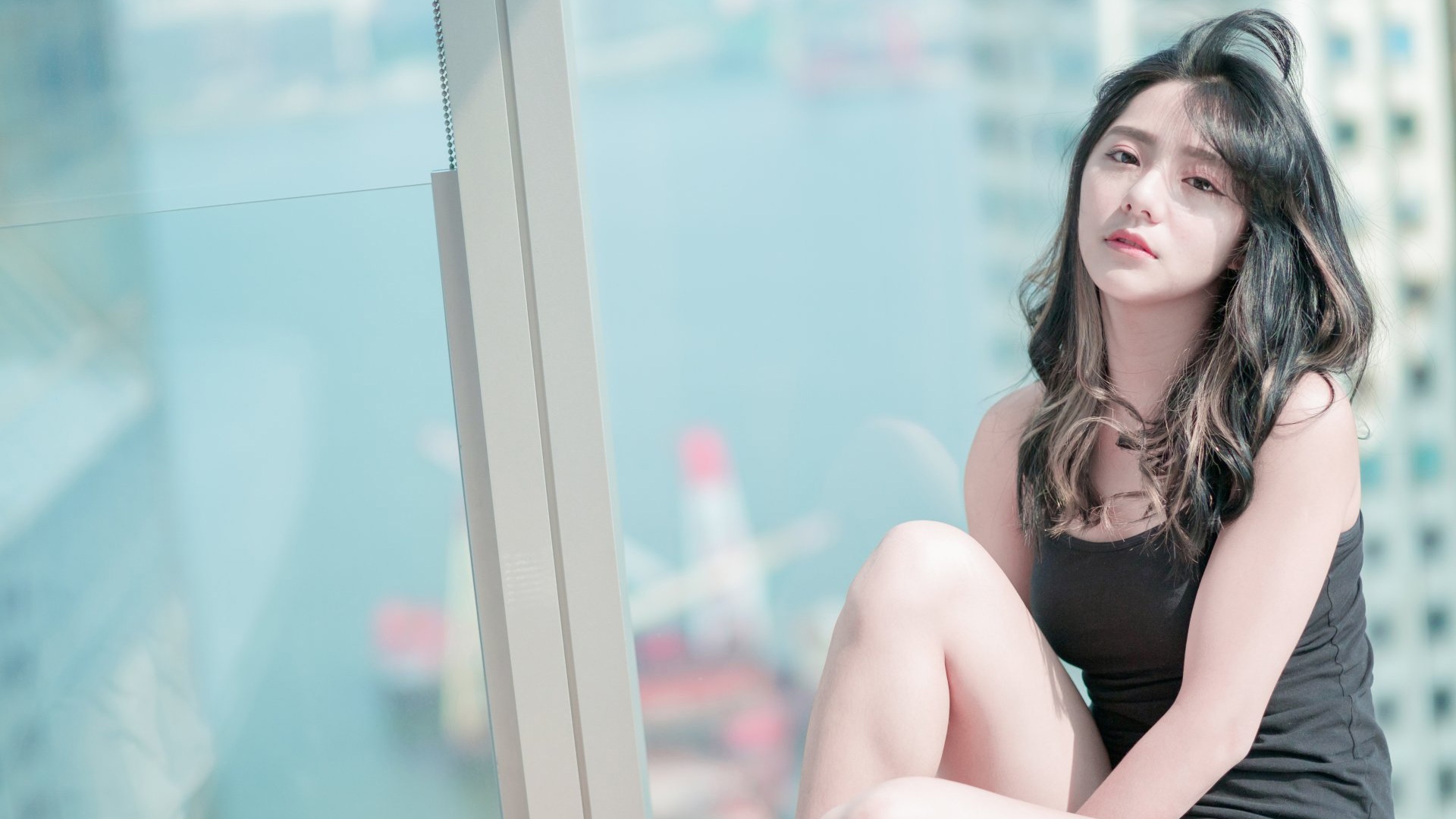 靓丽美女吊带背心个性写真