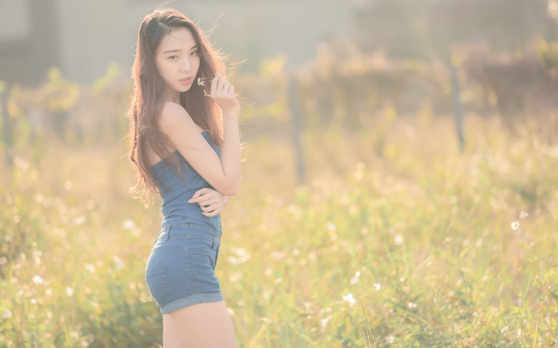 甜美美女户外唯美写真