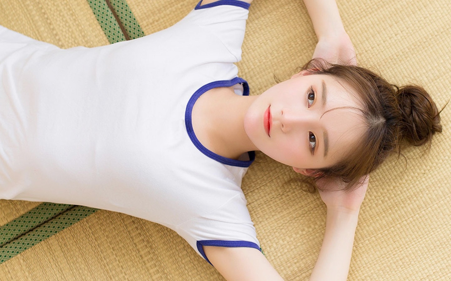 可爱女孩居家迷人写真