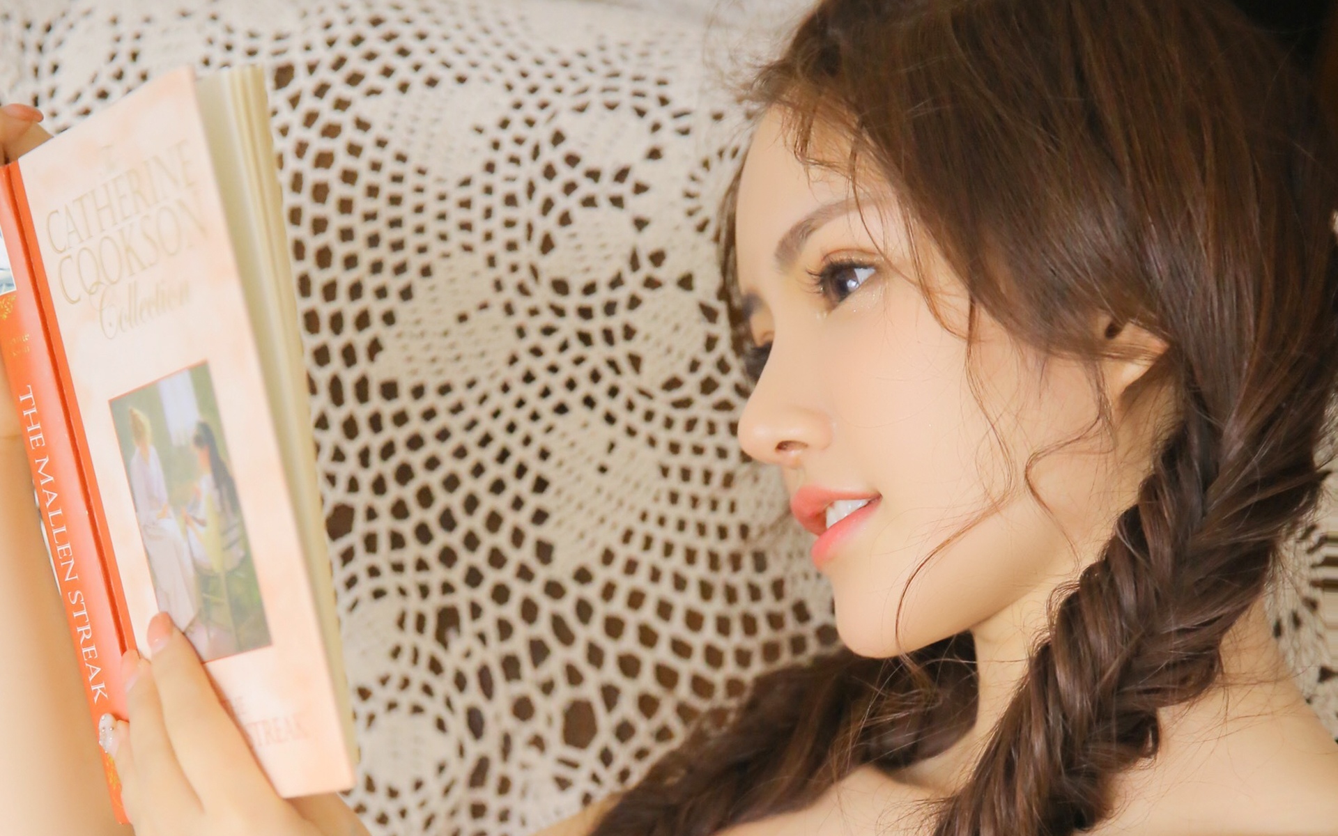 吊带美女私房迷人写真