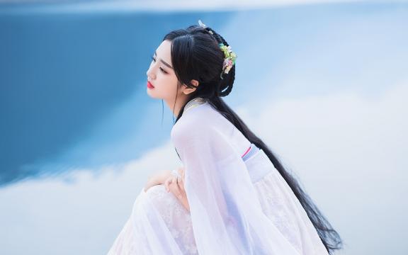 温婉性感的极品古装美人