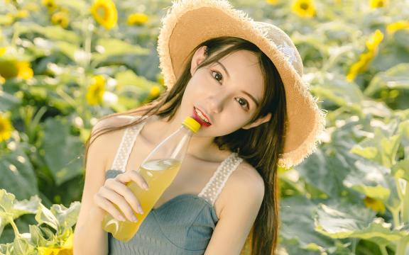 肤白貌美的向日葵女孩