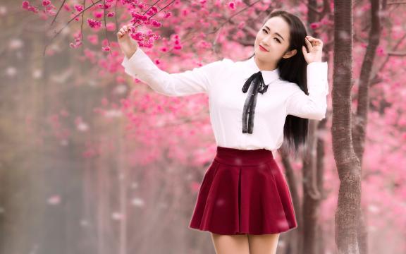 唯美樱花树下制服美女气质写真