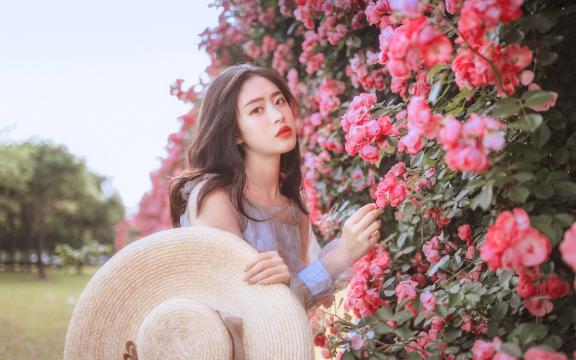 面容清秀的文艺少女