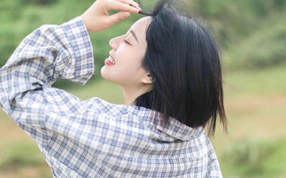 短发的日系女生