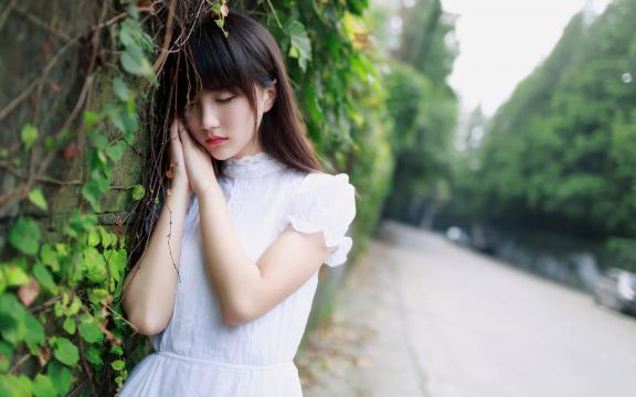 白裙子少女街拍写真