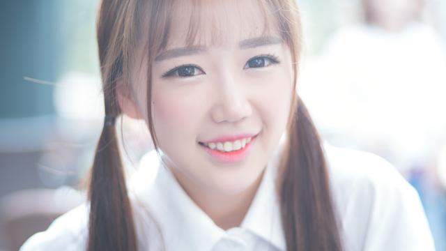 清新可爱的90后小姐姐