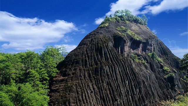 武夷山虎啸岩风光