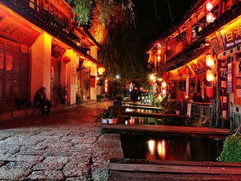 云南丽江古城夜景图片