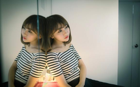 纯天然的大眼美女