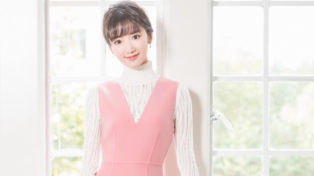 清纯短发美女毛晓彤