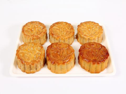 手中月饼圆