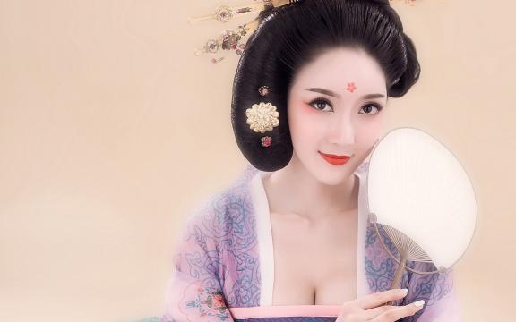 肤白貌美的性感古典妃子