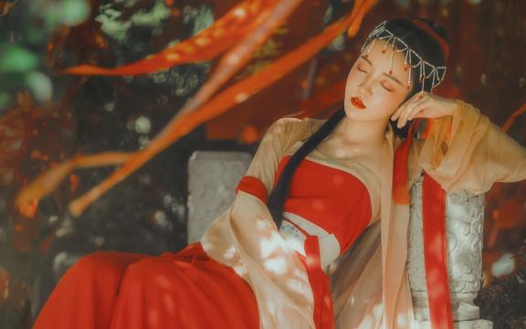 明艳动人的古装美女写真