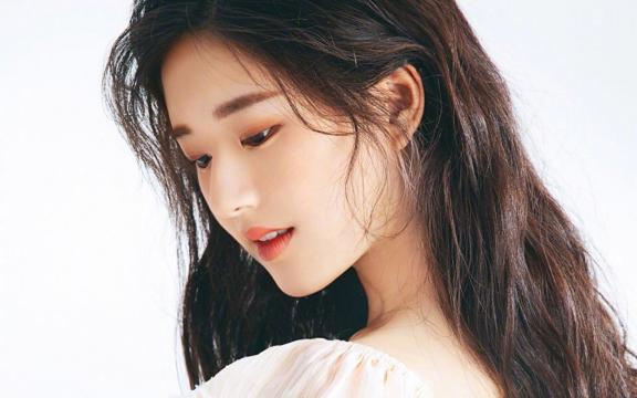 甜美清纯美女赵露思时尚写真