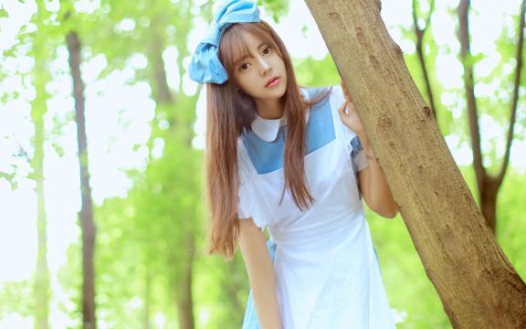 可爱学生妹户外迷人写真