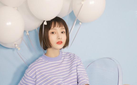 短发美女治愈系文艺写真