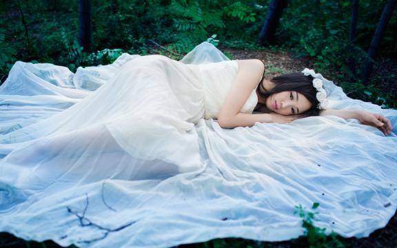 森女系气质女生唯美婚纱图片