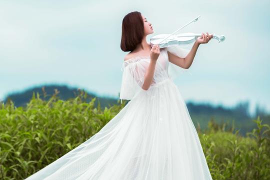 气质如兰的婚纱美女