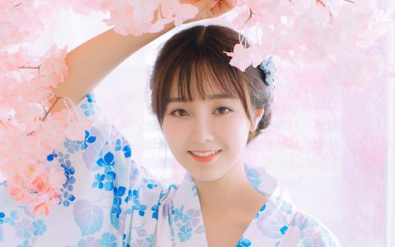 楚楚动人的清秀美女